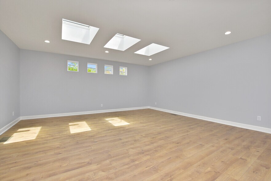 More Photos Of 1086 Long Ridge Rd, Stamford Storefront Retail Office For Lease