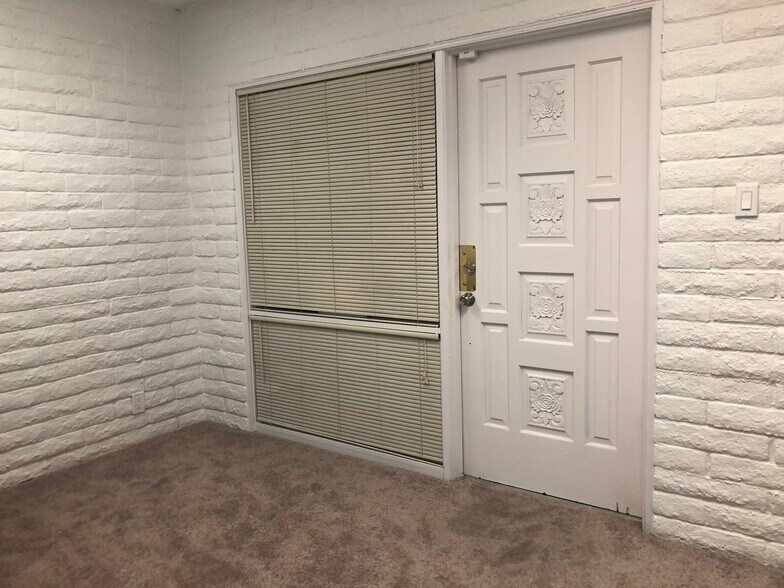 More Photos Of 1550 E University Dr, Mesa Office For Lease