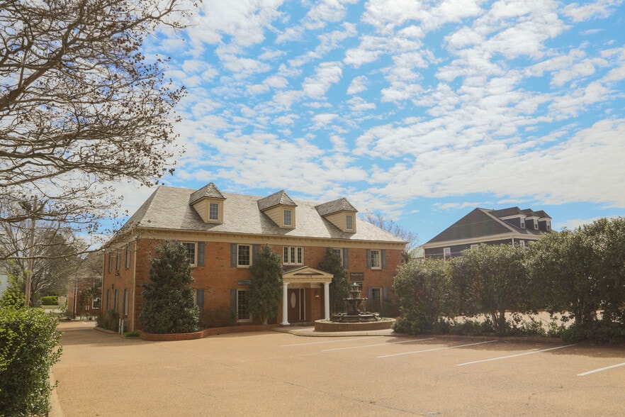Primary Photo Of 1036 Oakhaven Rd, Memphis Medical For Sale