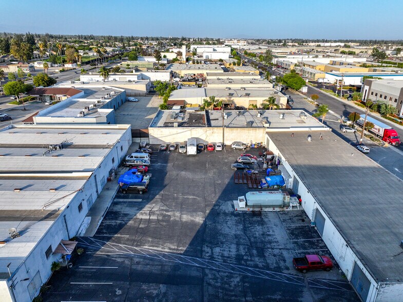More Photos Of 4611 Holt Blvd, Montclair Showroom For Lease