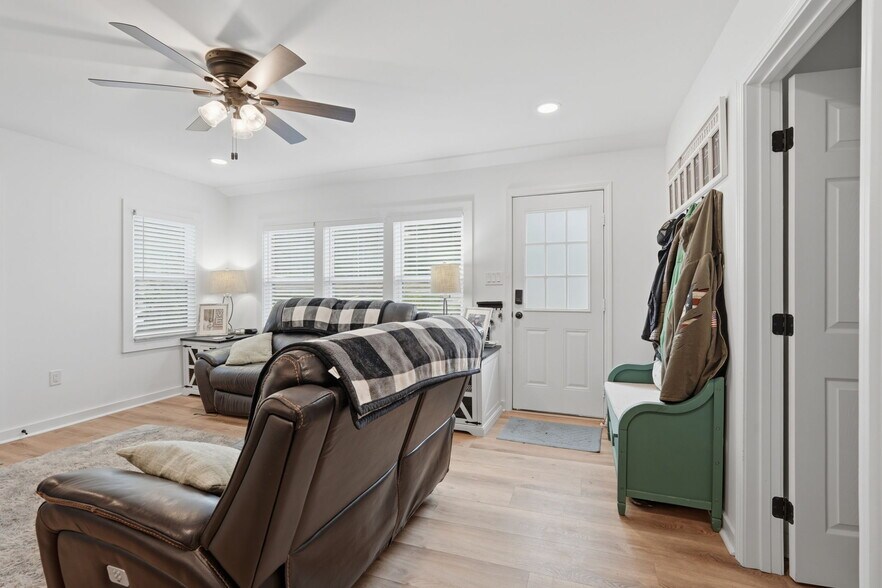 More Photos Of 12836 Cumming Hwy, Canton Flex For Sale