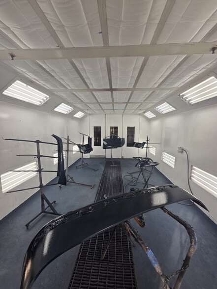 More Photos Of 369 Thomas St, Newark Auto Repair For Sale