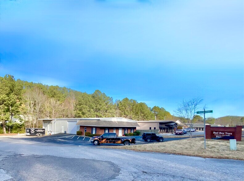Primary Photo Of 983 Yeager Pky, Pelham Flex For Sale