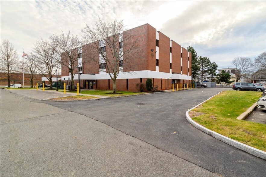 More Photos Of 225 Boston St, Lynn Medical For Lease