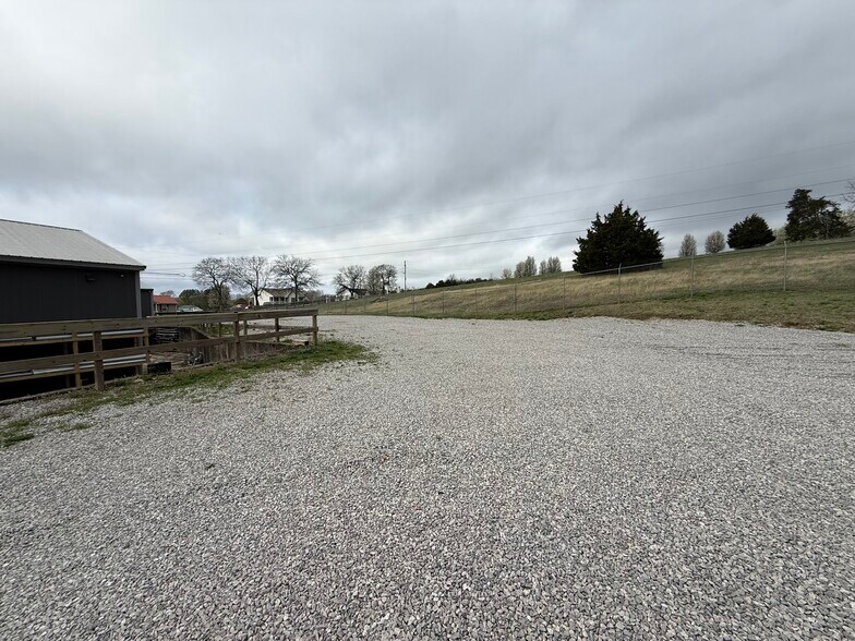 More Photos Of 1828 Braly Ln, Pulaski Light Distribution For Sale