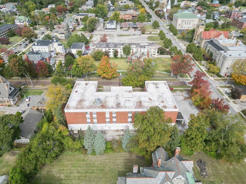 More Photos Of 2051 Collingwood Blvd, Toledo Skilled Nursing Facility For Sale