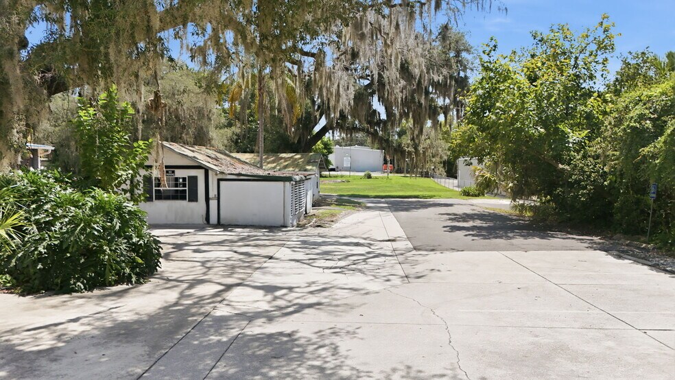 More Photos Of 605 S Main Ave, Minneola Storefront Retail Residential For Sale