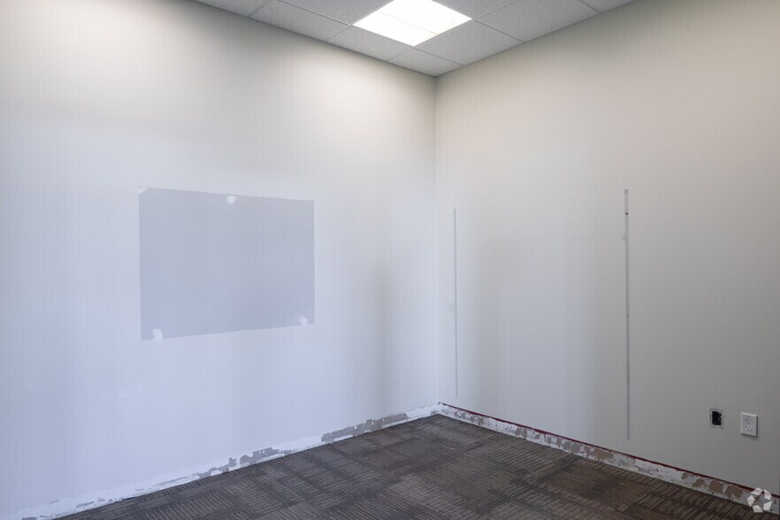 More Photos Of 7901 E Lowry Blvd, Denver Office For Sale