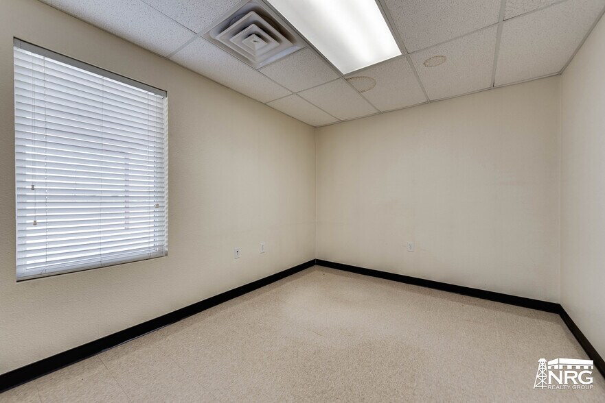 More Photos Of 1591 S US Highway 385, Andrews Warehouse For Lease