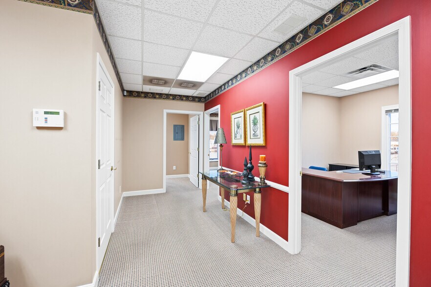 More Photos Of 303 Middletown Pky, Louisville Office For Sale