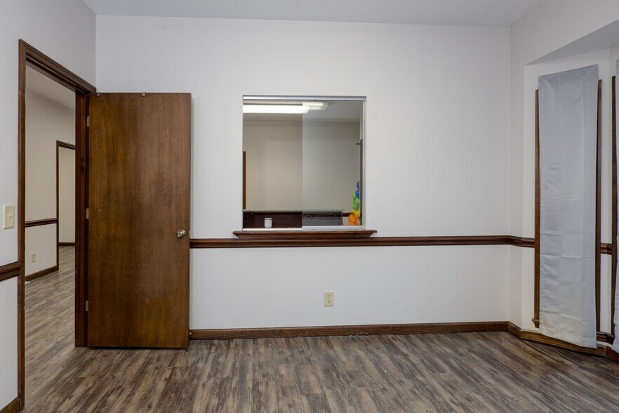 More Photos Of 3822 Rosemont Dr, Columbus Medical For Sale