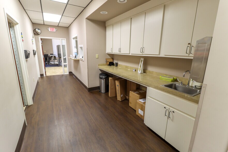 More Photos Of 3410 Sunset Blvd, West Columbia Medical For Lease