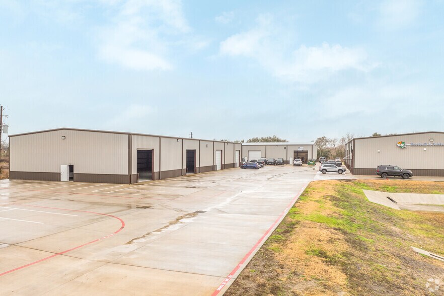 More Photos Of 18500 Pearland Sites Rd, Pearland Unknown For Lease