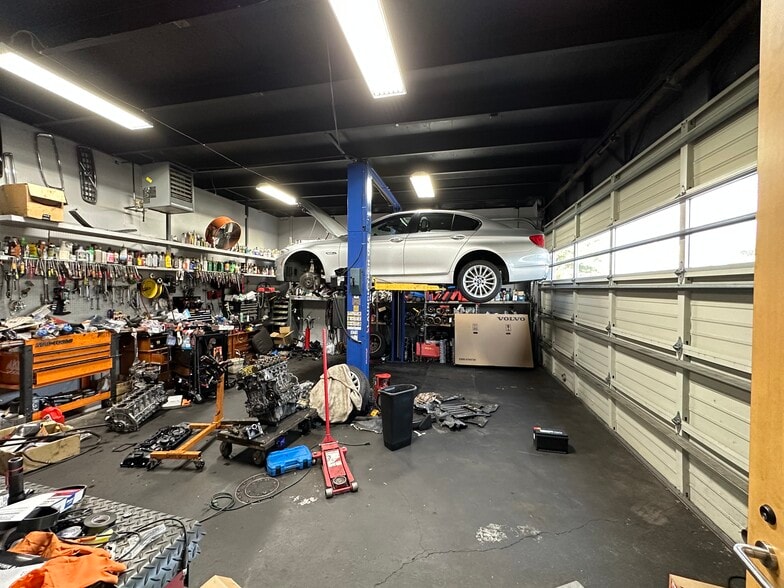 More Photos Of 9321 SE Stark St, Portland Auto Repair For Sale