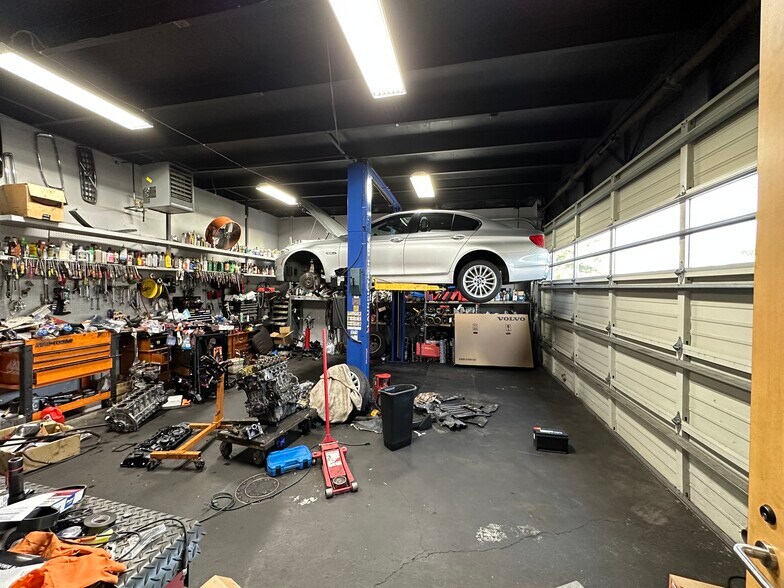 More Photos Of 9321 SE Stark St, Portland Auto Repair For Sale