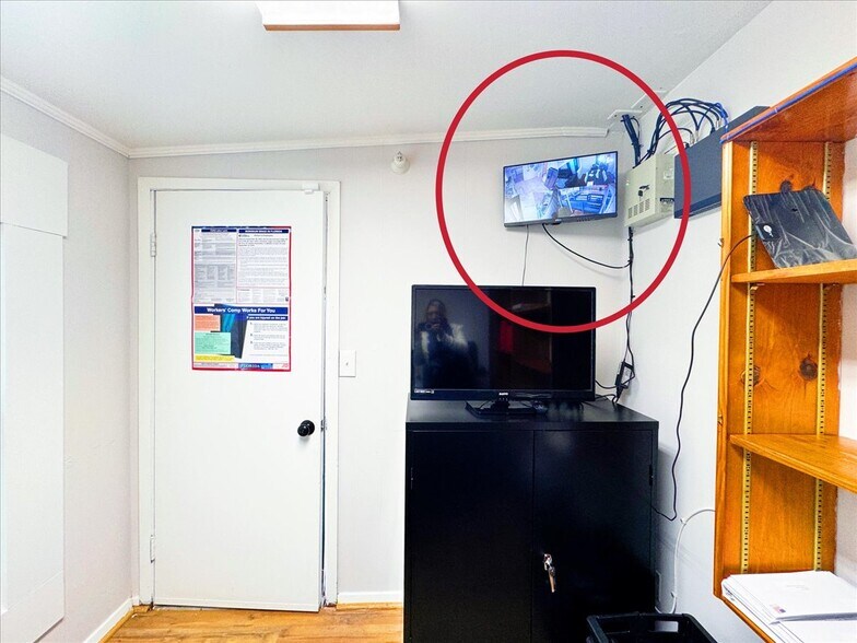 More Photos Of 1007 W Wright St, Pensacola Specialty For Sale