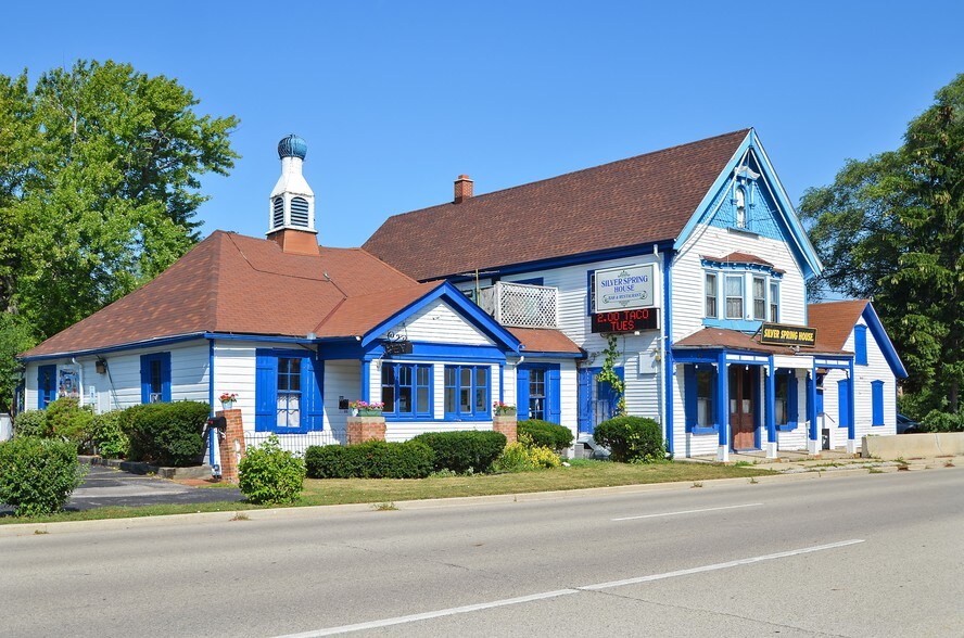 More Photos Of 6655 N Green Bay Ave, Glendale Restaurant For Sale
