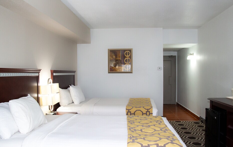 More Photos Of 215 E Walworth Ave, Delavan Hotel For Sale