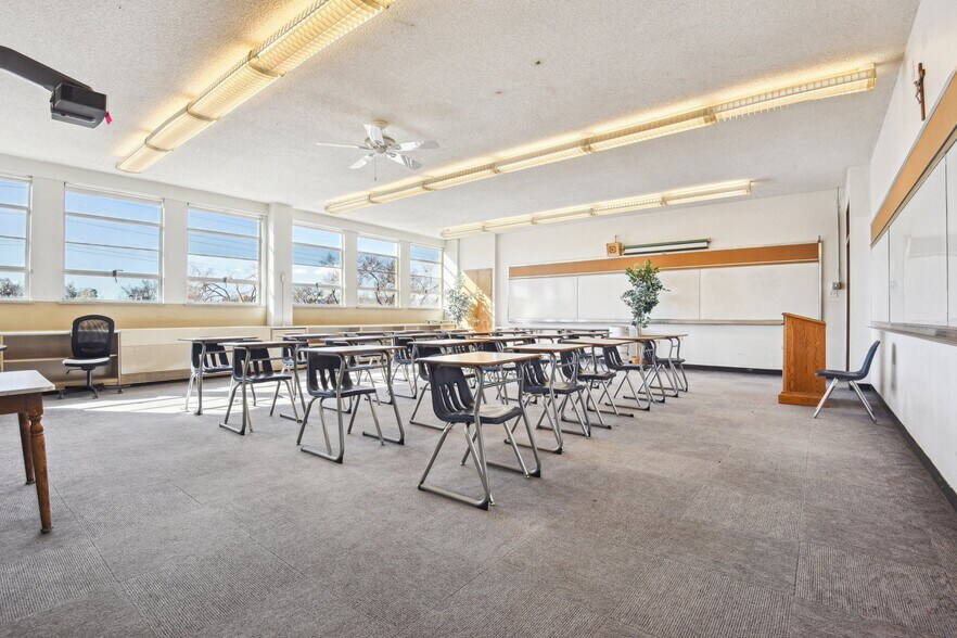 More Photos Of 1100 Upham St, Lakewood Schools For Lease