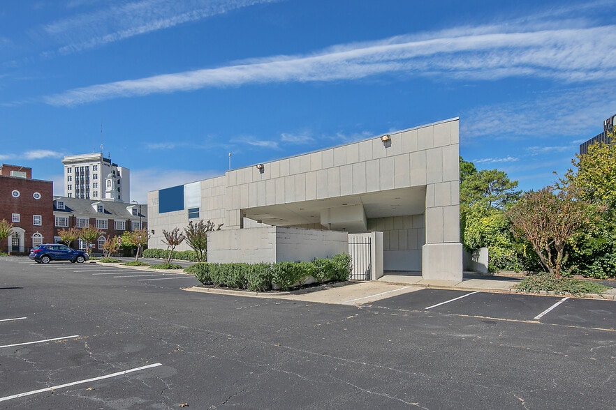 More Photos Of 200 Green St, Fayetteville Storefront Retail Office For Lease
