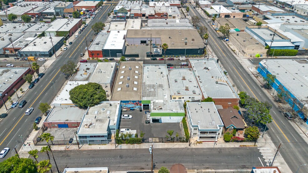 More Photos Of 148 W 32nd St, Los Angeles Warehouse For Lease
