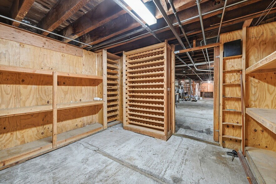 More Photos Of 1037 Valencia St, San Francisco General Retail For Lease