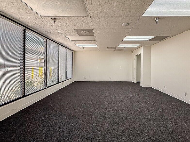 More Photos Of 9420 Chivers Ave, Sun Valley Warehouse For Lease