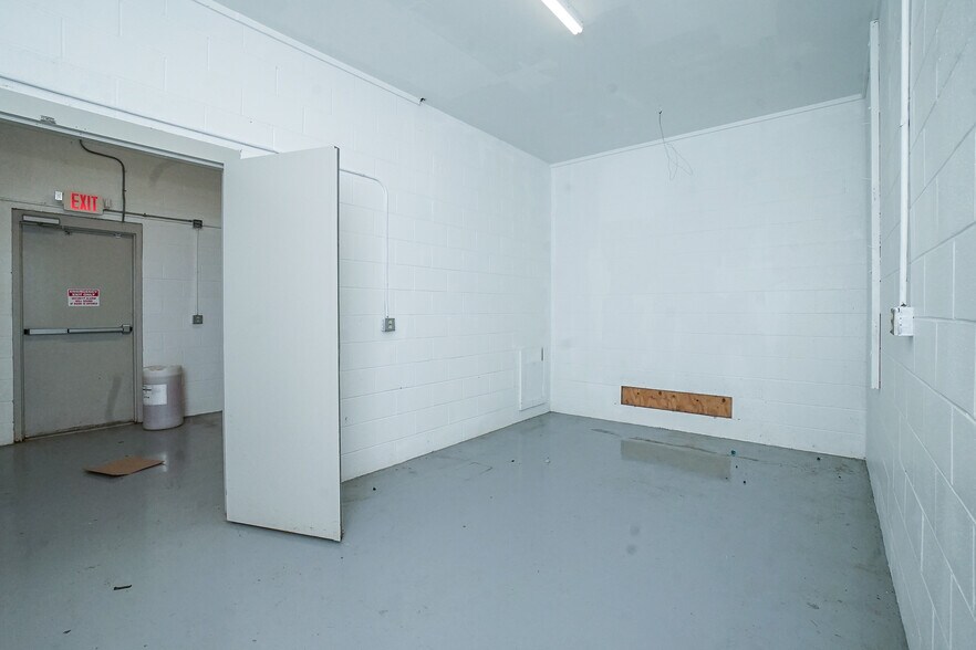 More Photos Of 360 Commerce Blvd, Bogart Distribution For Lease