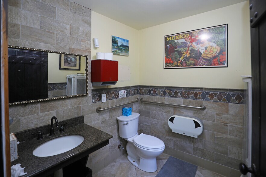 More Photos Of 532 State St, Santa Barbara Restaurant For Sale