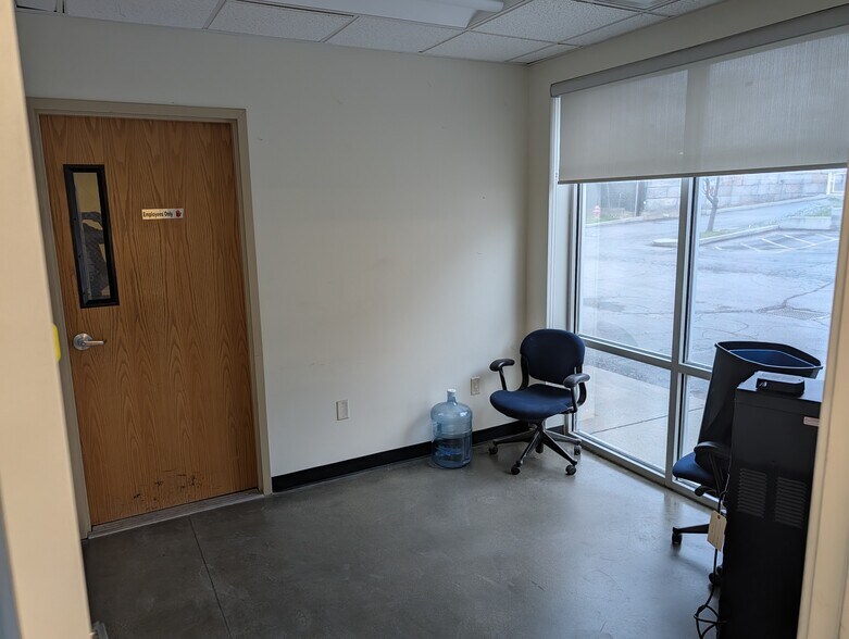 More Photos Of 4694-4696 S 200 W, Salt Lake City Light Manufacturing For Lease