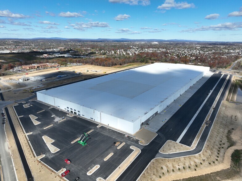 More Photos Of 1251 Coverstone Dr, Winchester Unknown For Lease