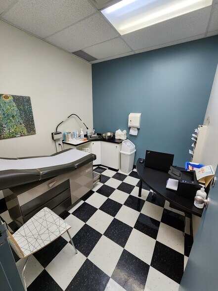 More Photos Of 135 Av 25e, St-Eustache Storefront For Lease