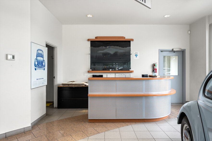 More Photos Of 4921 Wellington Rd, Nanaimo General Retail For Lease