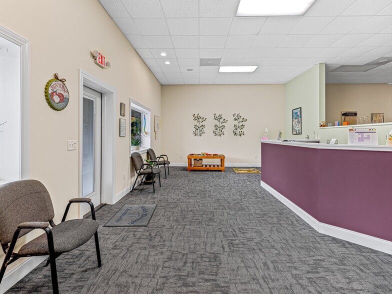 More Photos Of 271 Old Barn Rd, Hendersonville Medical For Sale