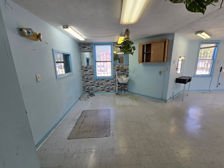 More Photos Of 3026 Meadowbridge Rd, Richmond Freestanding For Lease