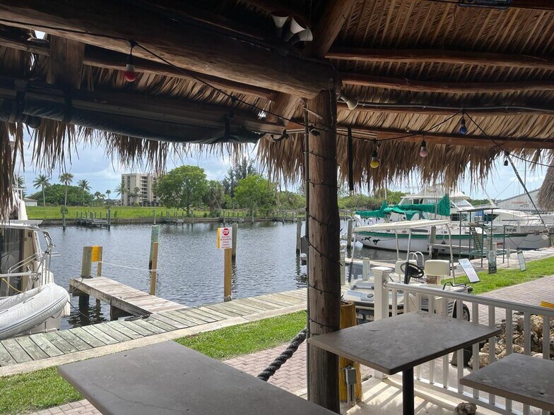 More Photos Of 3444 Marinatown Ln, North Fort Myers Unknown For Lease