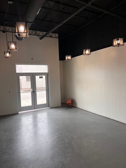 More Photos Of 302 W Defee Ave, Baytown Specialty For Sale