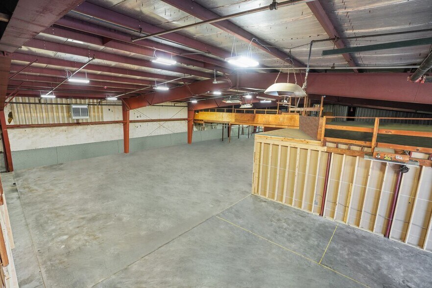 More Photos Of 6 Lark Industrial Pky, Greenville Self Storage For Lease