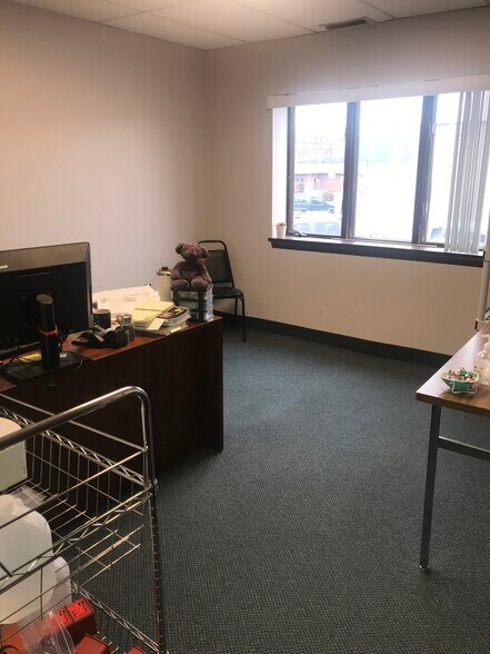 More Photos Of 227 N Jefferson St, New Castle Medical For Sale