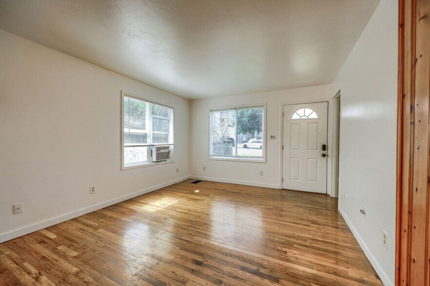 More Photos Of 128 S Mountain Ave, Ashland Apartments For Sale