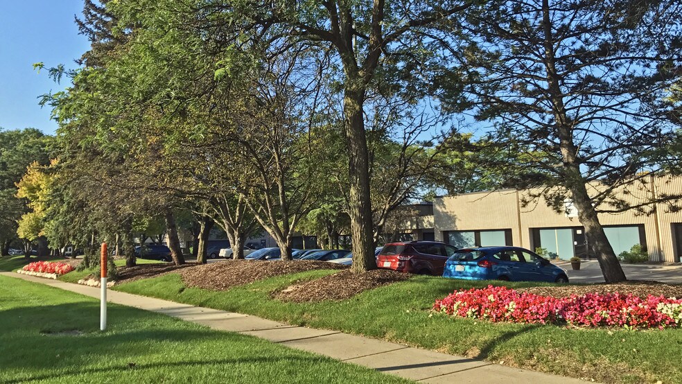 More Photos Of 14115 Farmington Rd, Livonia Unknown For Lease