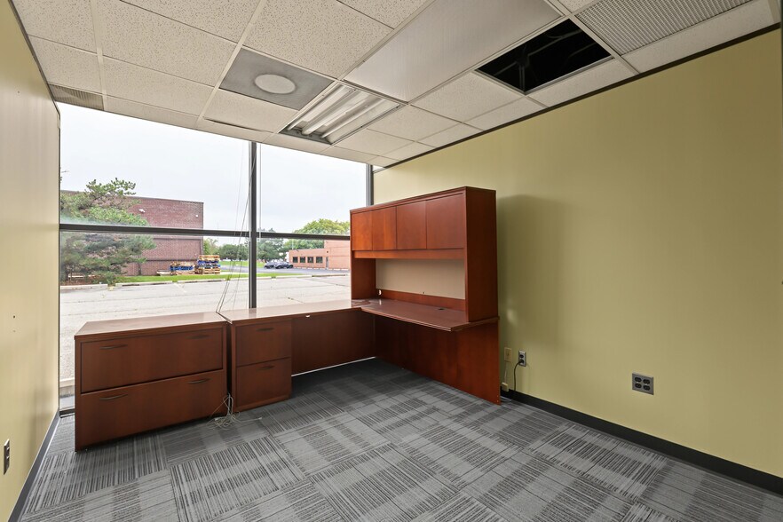 More Photos Of 15201 Mercantile Dr, Dearborn Light Manufacturing For Sale