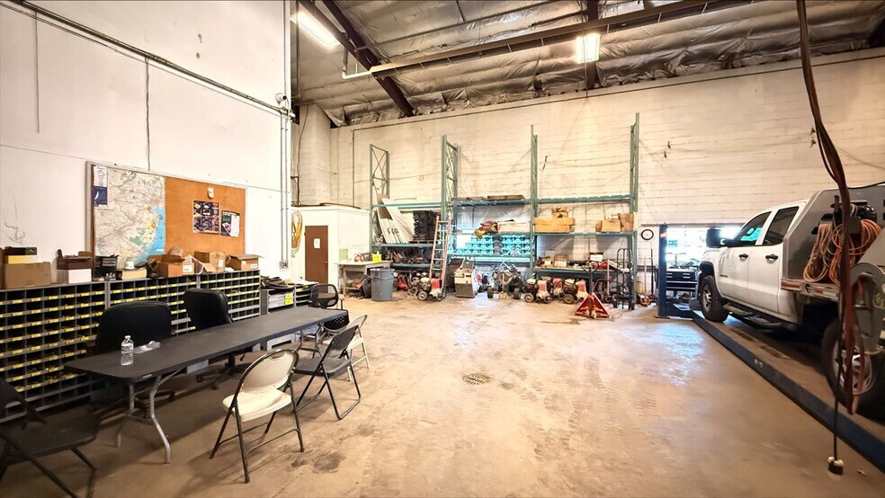 More Photos Of 450 County Rd, Cliffwood Warehouse For Lease