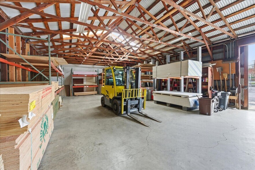 More Photos Of 2820 E St, Washougal Flex For Sale