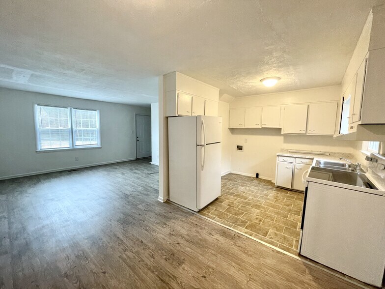 More Photos Of 812-830 Pilot Ave, Fayetteville Multifamily For Sale