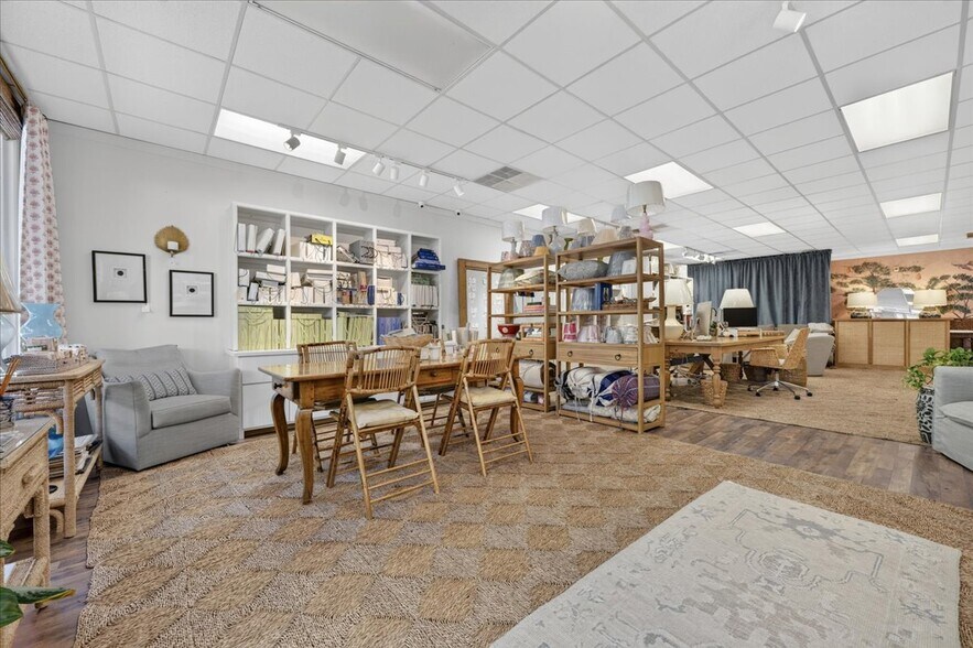 More Photos Of 913 Gulf Breeze Pky, Gulf Breeze Storefront Retail Office For Sale
