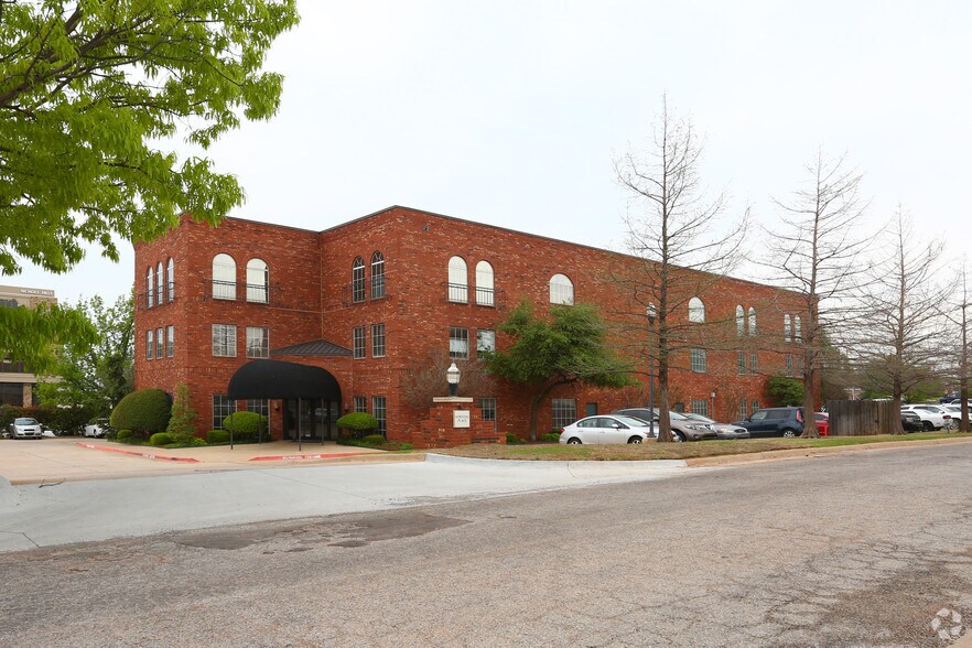 More Photos Of 6520 N Western Ave, Oklahoma City Office For Lease
