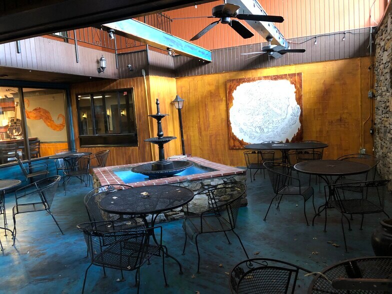 More Photos Of 321 N Main St, Hendersonville Restaurant For Lease