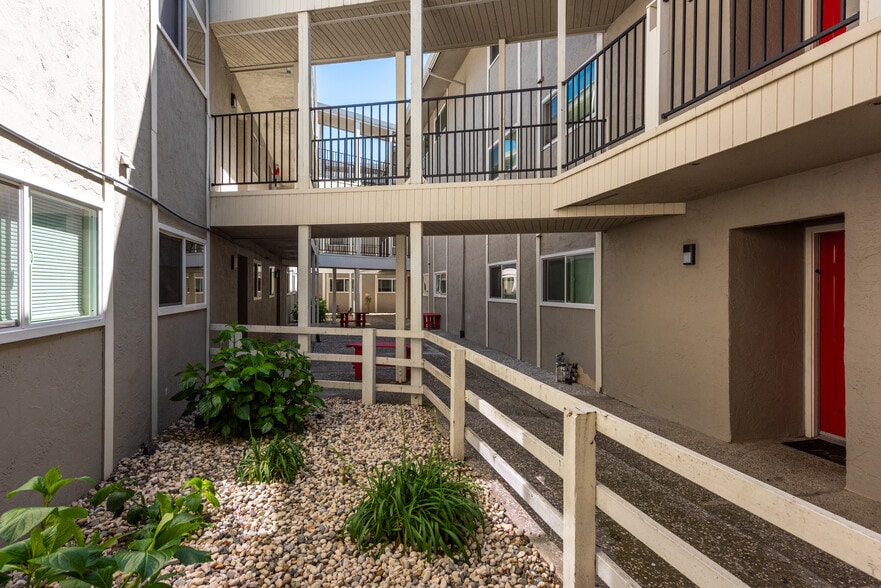 More Photos Of 8025 Beverly Dr, Rohnert Park Apartments For Sale