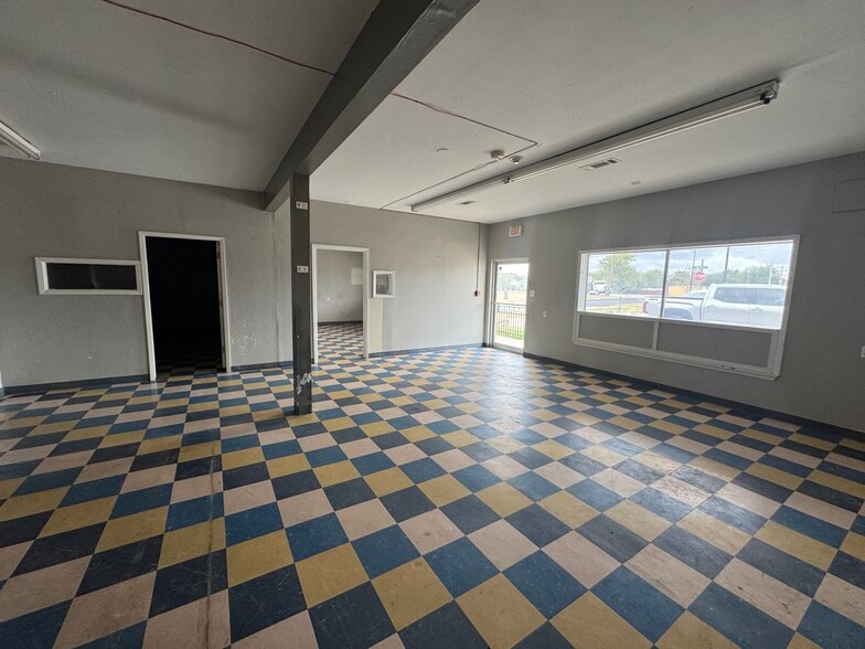 More Photos Of 1301 N Texas Ave, Bryan Office For Sale